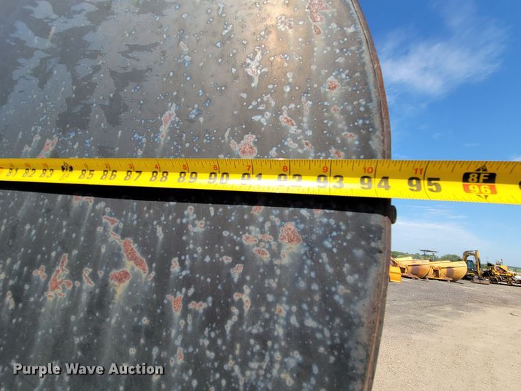 image for item KA9295 1973 Ford F750  oil distributor truck