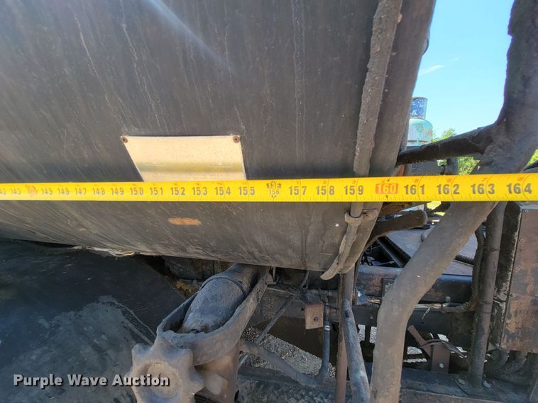 image for item KA9295 1973 Ford F750  oil distributor truck