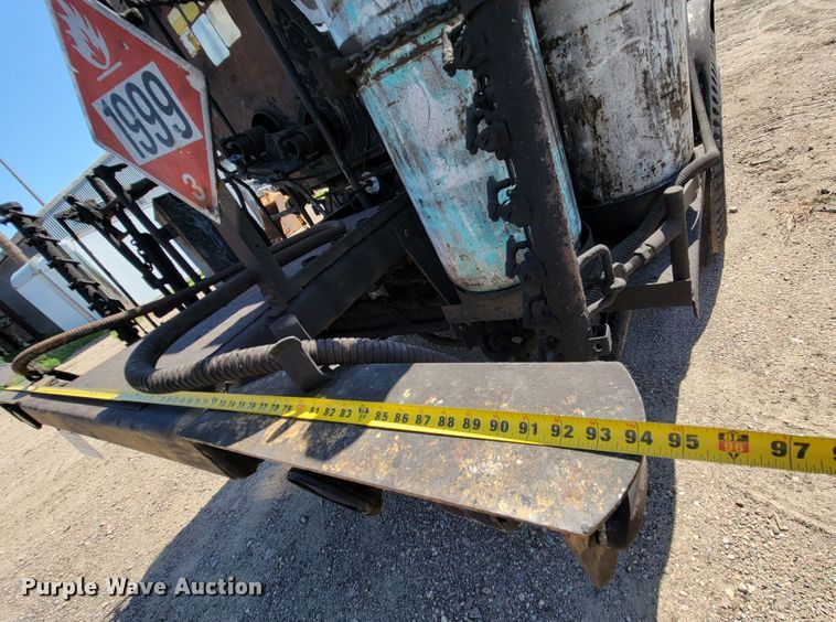 image for item KA9295 1973 Ford F750  oil distributor truck