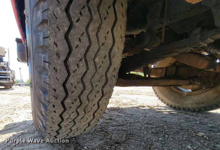 image for item KA9295 1973 Ford F750  oil distributor truck