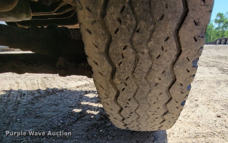 image for item KA9295 1973 Ford F750  oil distributor truck