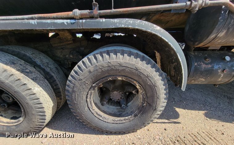 image for item KA9295 1973 Ford F750  oil distributor truck