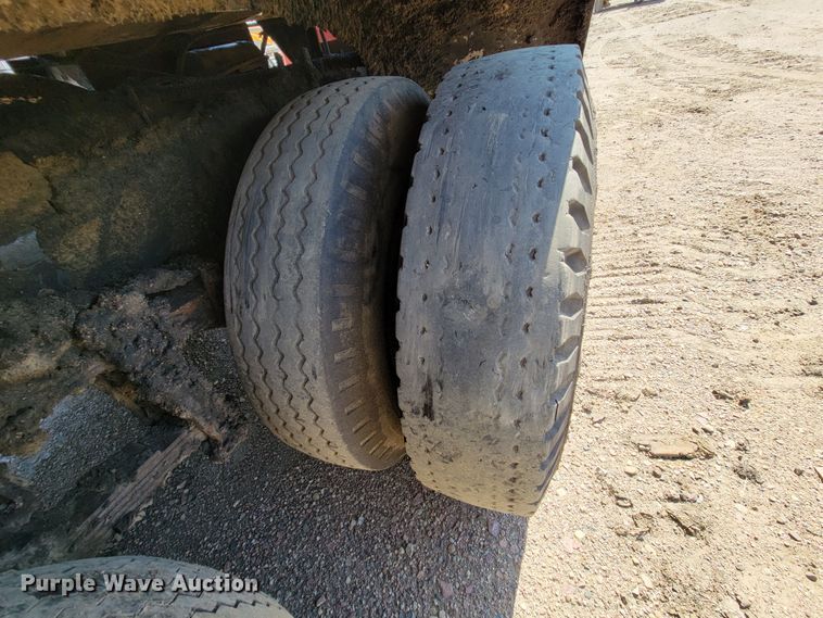 image for item KA9295 1973 Ford F750  oil distributor truck