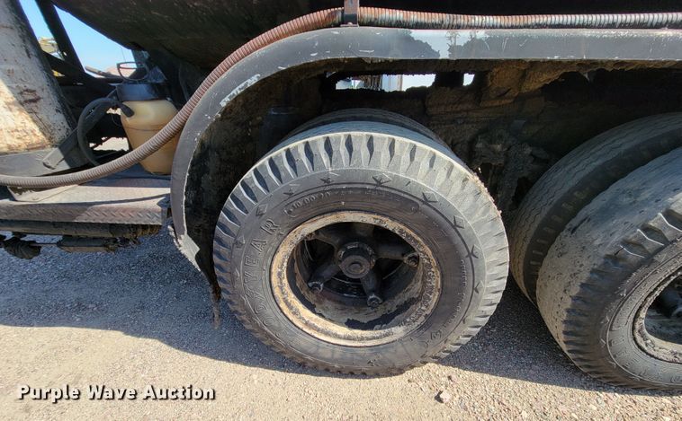 image for item KA9295 1973 Ford F750  oil distributor truck