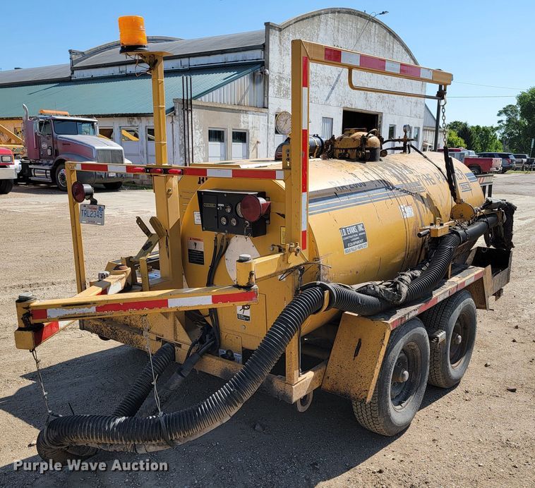 image for item KA9296 1999 Rosco RA2000  pot hole patcher