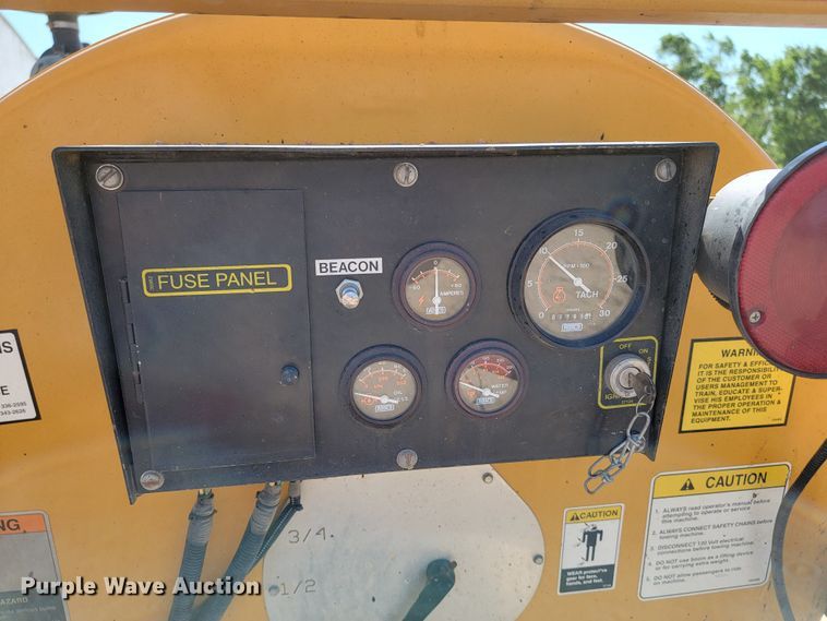 image for item KA9296 1999 Rosco RA2000  pot hole patcher