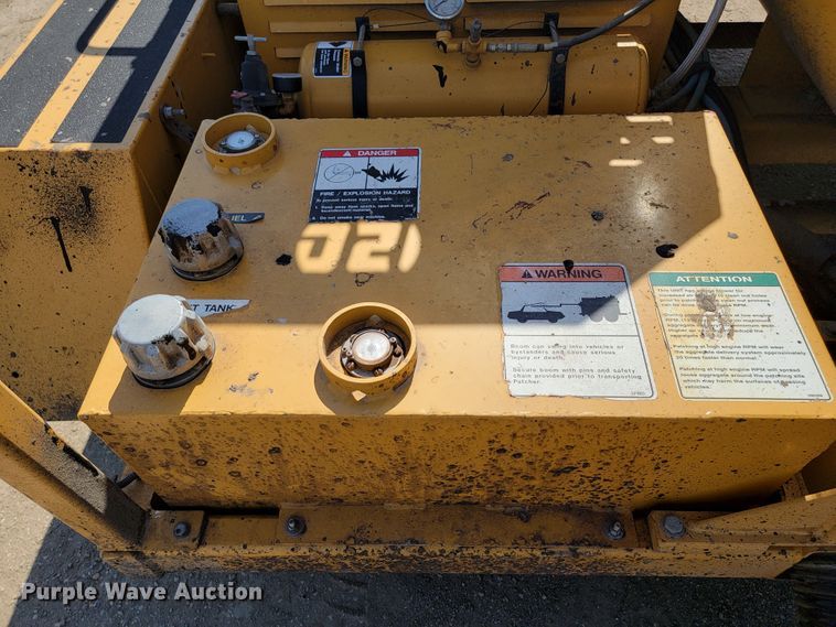 image for item KA9296 1999 Rosco RA2000  pot hole patcher