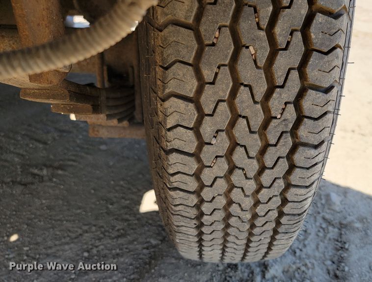 image for item KA9296 1999 Rosco RA2000  pot hole patcher