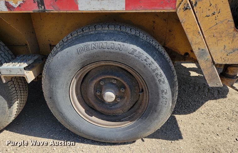 image for item KA9296 1999 Rosco RA2000  pot hole patcher