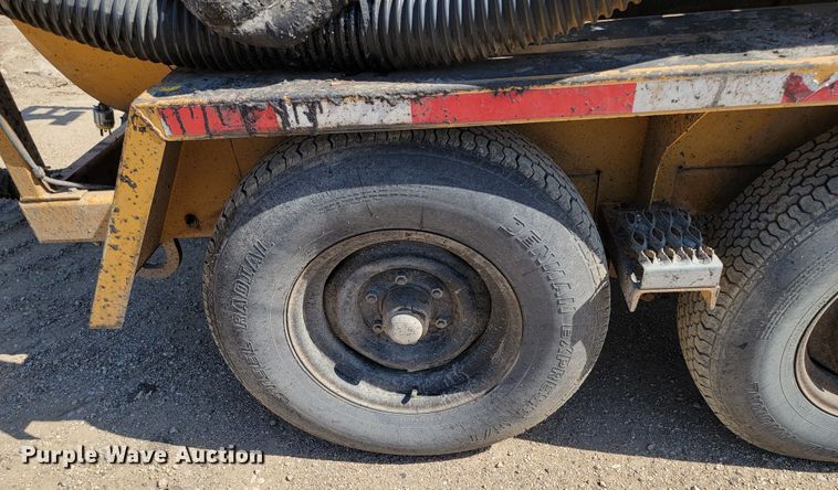 image for item KA9296 1999 Rosco RA2000  pot hole patcher