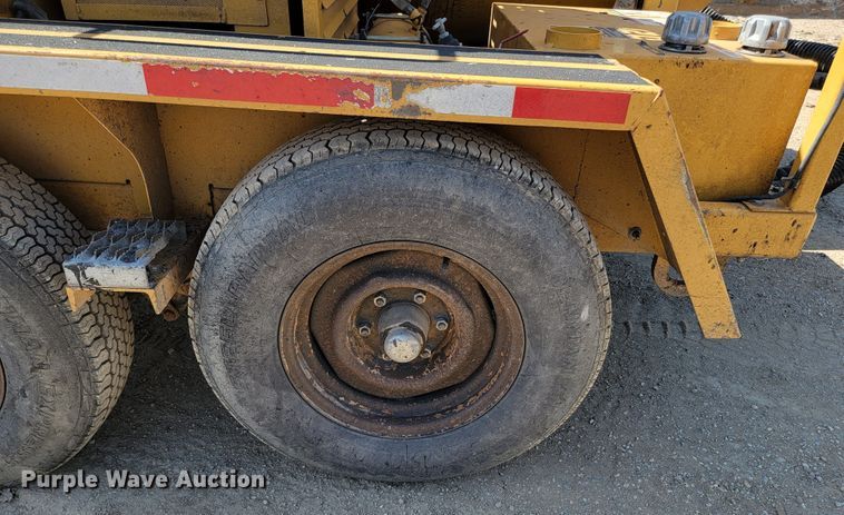 image for item KA9296 1999 Rosco RA2000  pot hole patcher