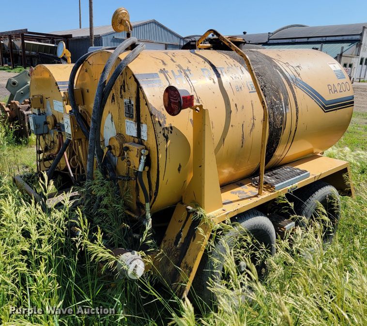 image for item KA9296 1999 Rosco RA2000  pot hole patcher