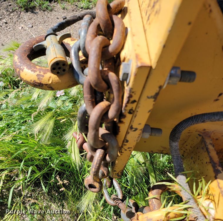 image for item KA9296 1999 Rosco RA2000  pot hole patcher