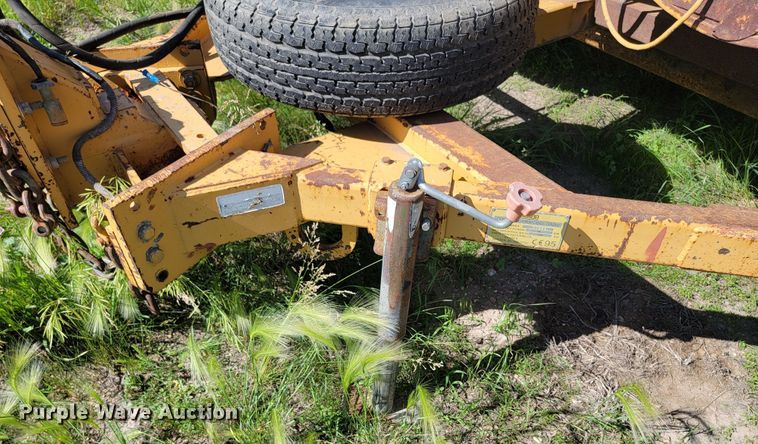 image for item KA9296 1999 Rosco RA2000  pot hole patcher