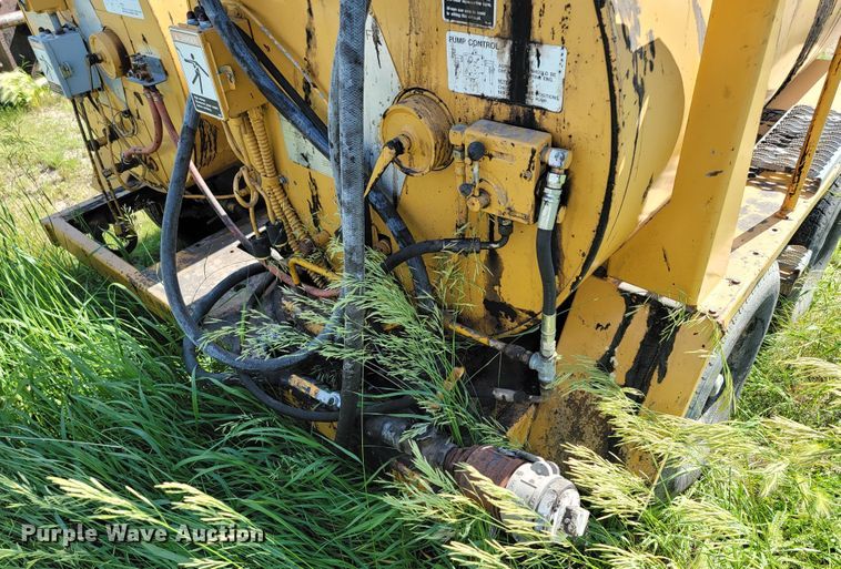 image for item KA9296 1999 Rosco RA2000  pot hole patcher