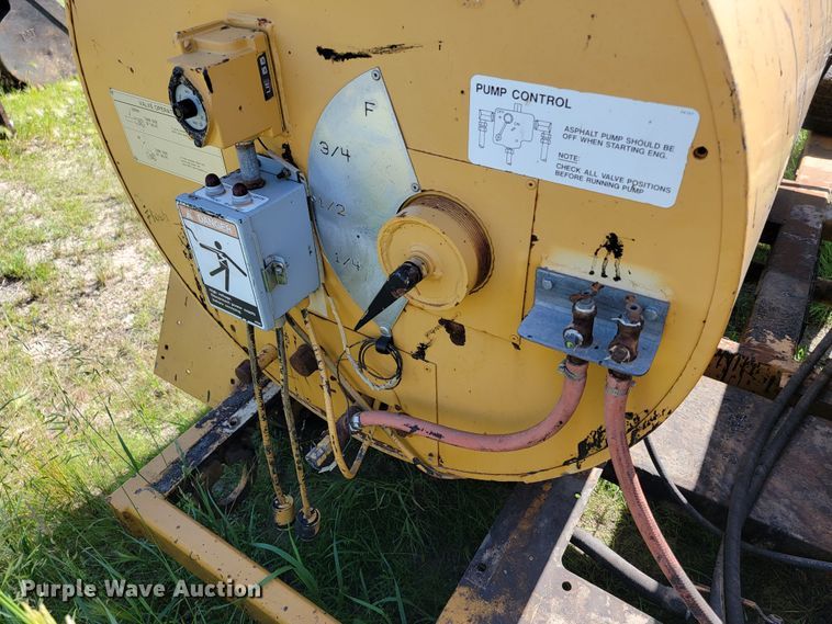 image for item KA9296 1999 Rosco RA2000  pot hole patcher