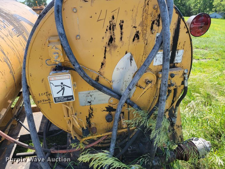 image for item KA9296 1999 Rosco RA2000  pot hole patcher