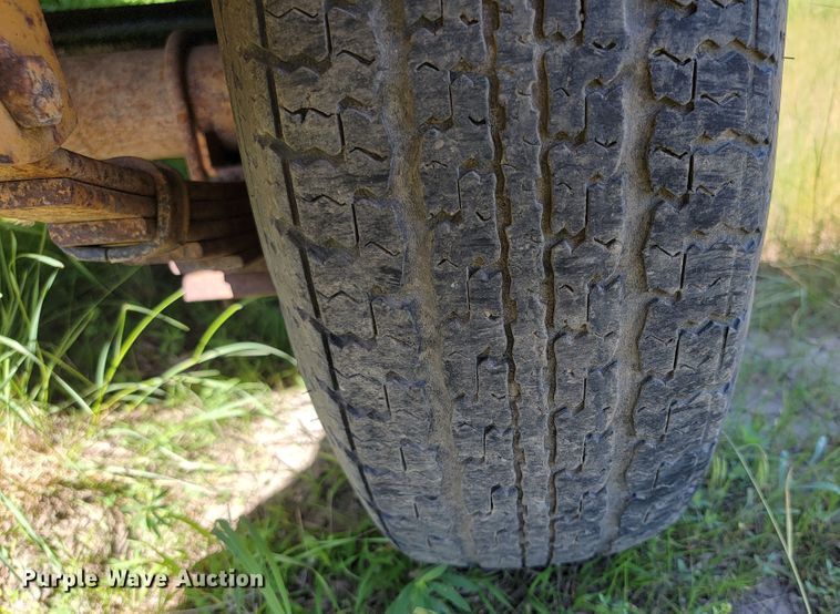 image for item KA9296 1999 Rosco RA2000  pot hole patcher