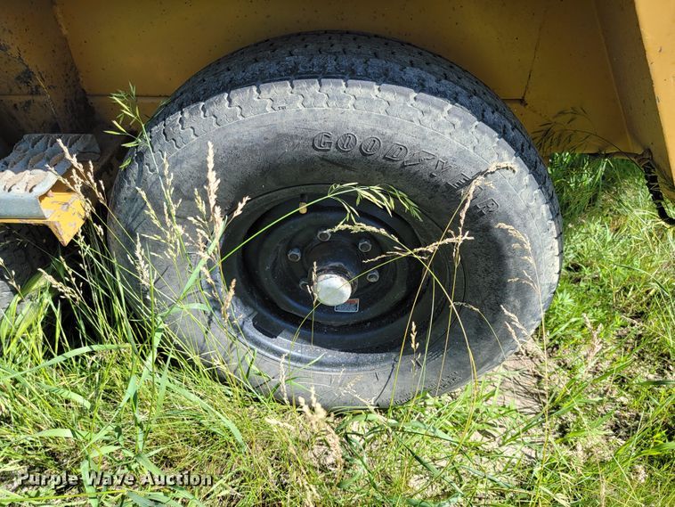 image for item KA9296 1999 Rosco RA2000  pot hole patcher