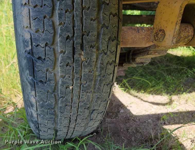 image for item KA9296 1999 Rosco RA2000  pot hole patcher