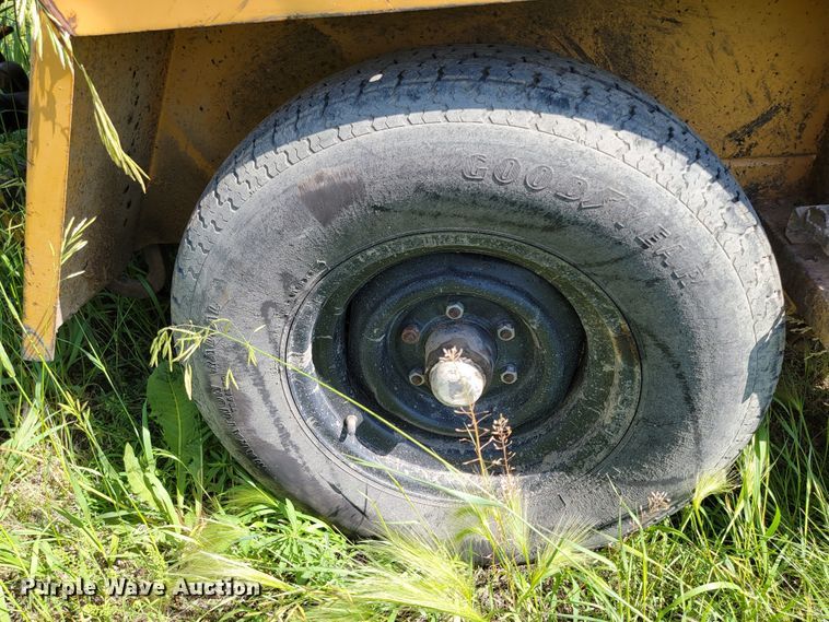 image for item KA9296 1999 Rosco RA2000  pot hole patcher