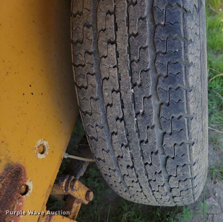 image for item KA9296 1999 Rosco RA2000  pot hole patcher