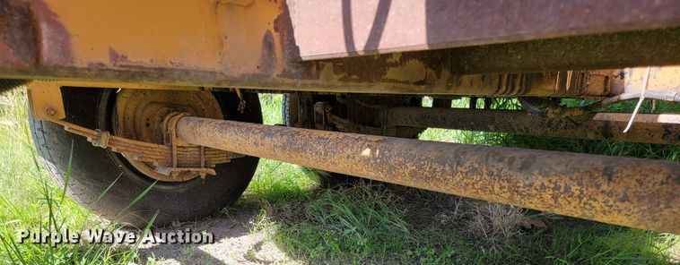 image for item KA9296 1999 Rosco RA2000  pot hole patcher