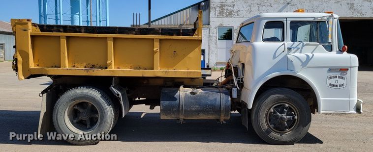 image for item KA9297 1983 Ford C700  dump truck