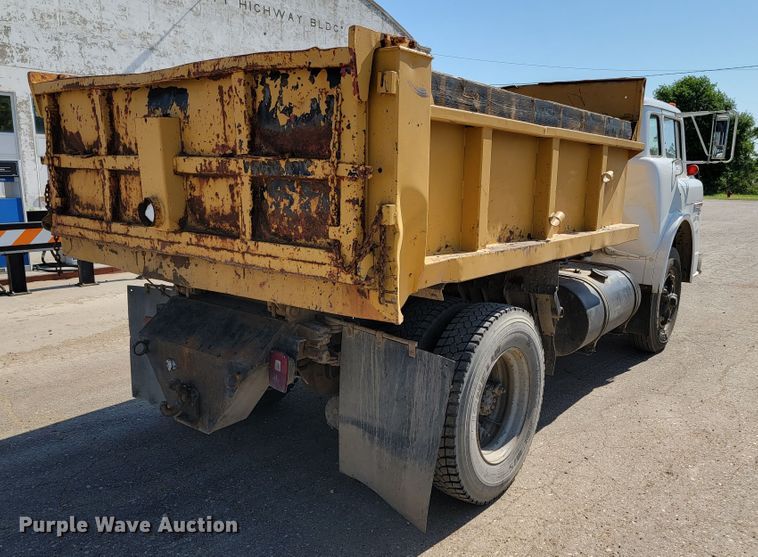image for item KA9297 1983 Ford C700  dump truck