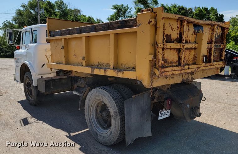 image for item KA9297 1983 Ford C700  dump truck