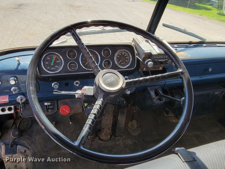 image for item KA9297 1983 Ford C700  dump truck