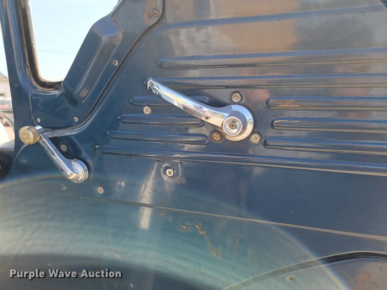 image for item KA9297 1983 Ford C700  dump truck