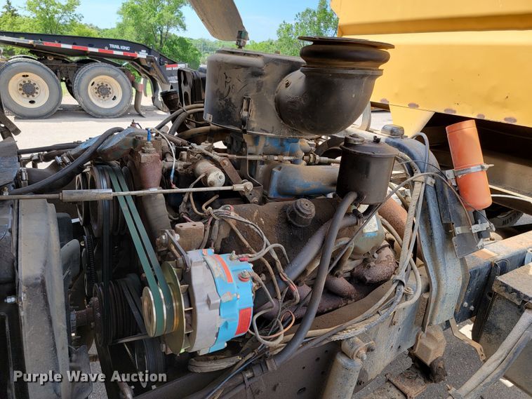 image for item KA9297 1983 Ford C700  dump truck