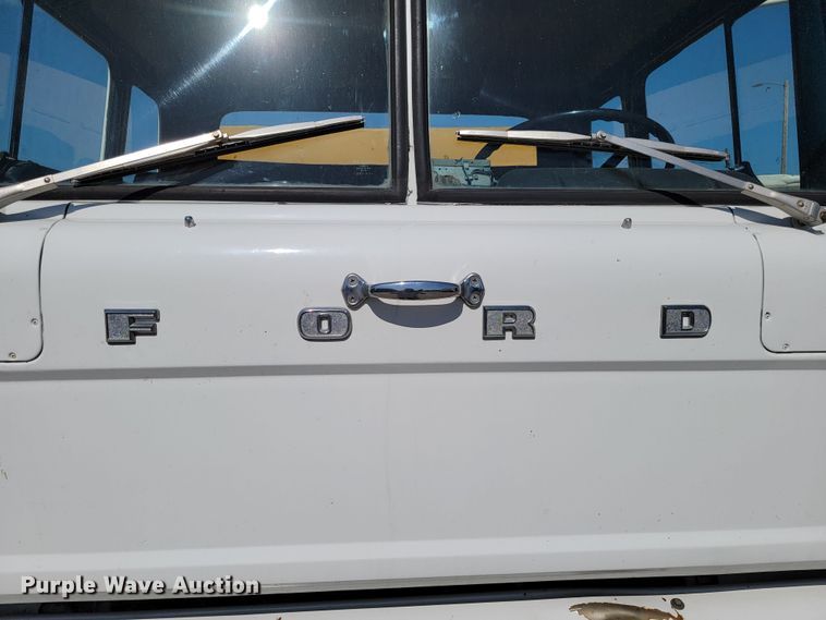 image for item KA9297 1983 Ford C700  dump truck