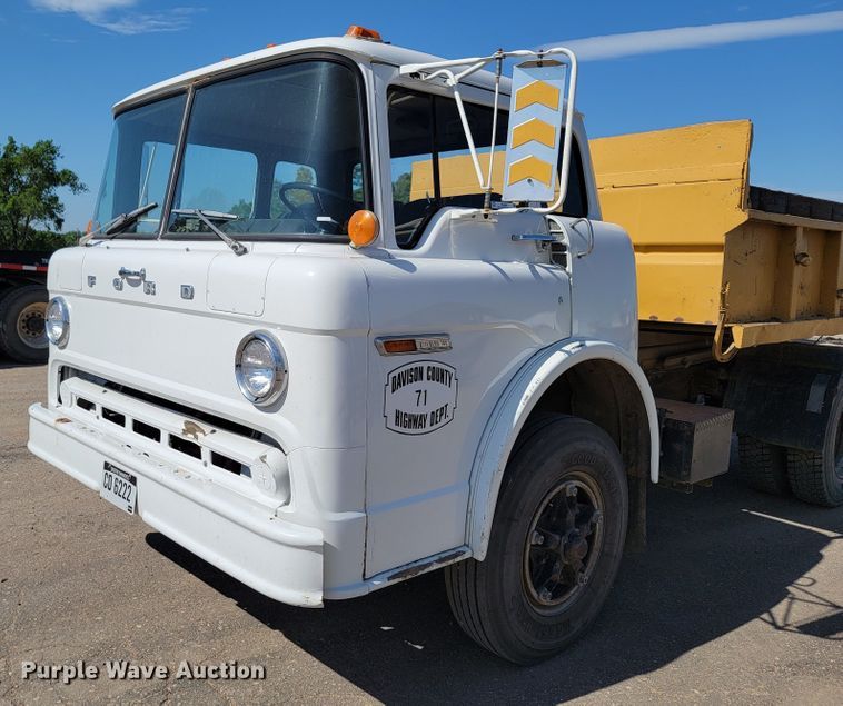 image for item KA9297 1983 Ford C700  dump truck