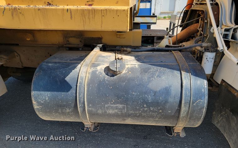 image for item KA9297 1983 Ford C700  dump truck