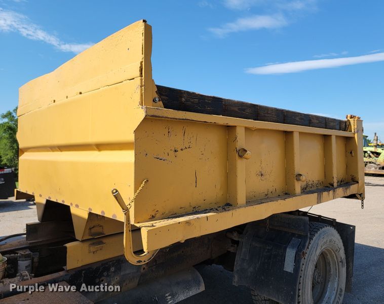 image for item KA9297 1983 Ford C700  dump truck