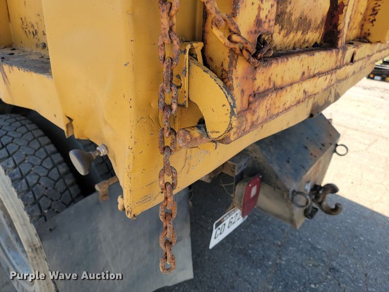 image for item KA9297 1983 Ford C700  dump truck