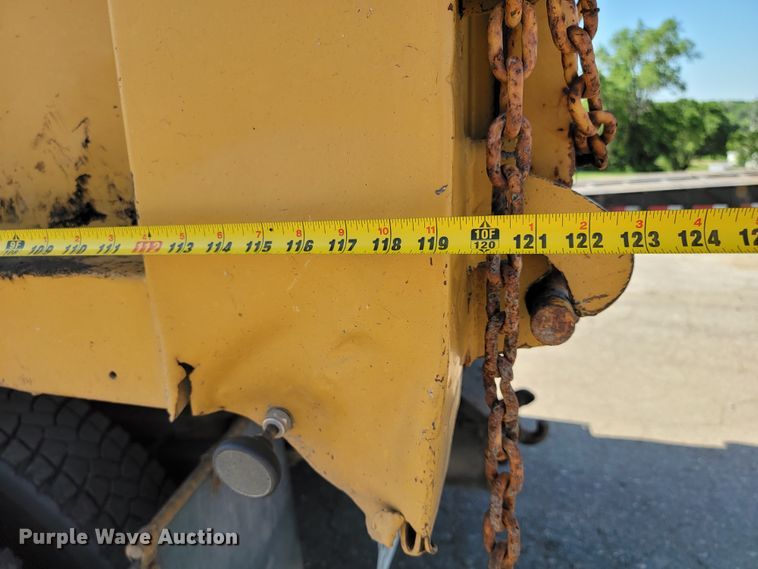 image for item KA9297 1983 Ford C700  dump truck