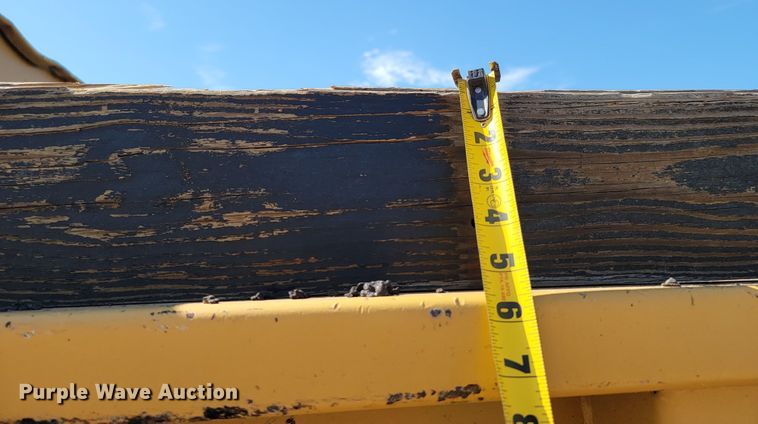 image for item KA9297 1983 Ford C700  dump truck