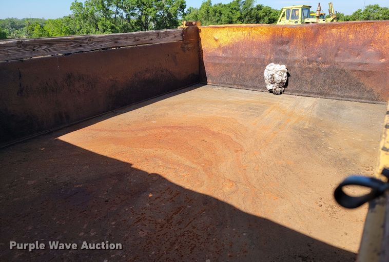 image for item KA9297 1983 Ford C700  dump truck