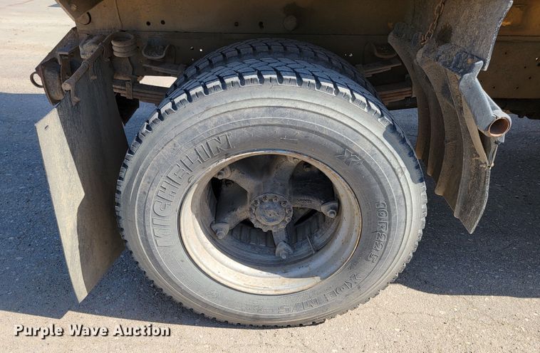 image for item KA9297 1983 Ford C700  dump truck