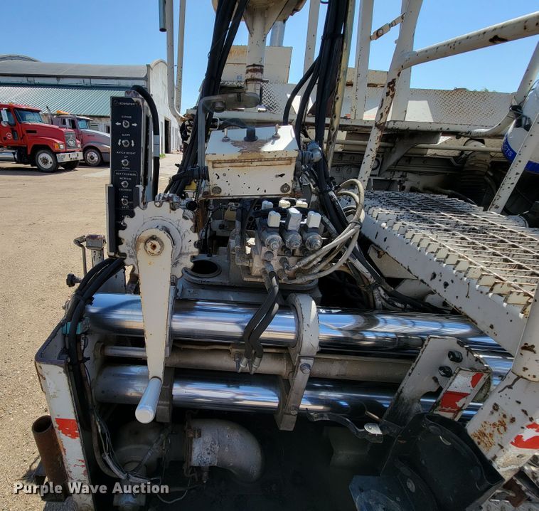 image for item KA9298 Cedarapids CR 361  paver