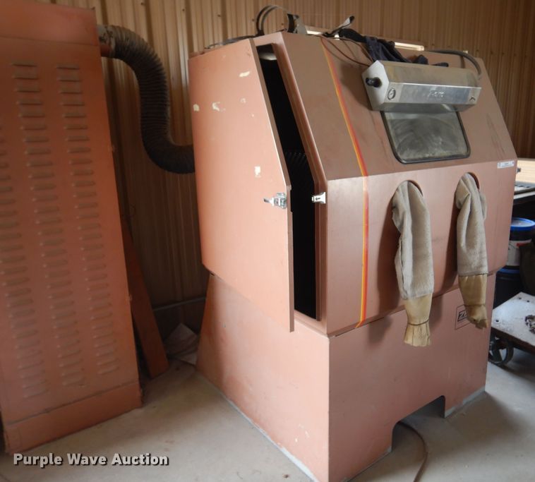 image for item KI9431 Zero Mfg. 200-4  sandblast cabinet