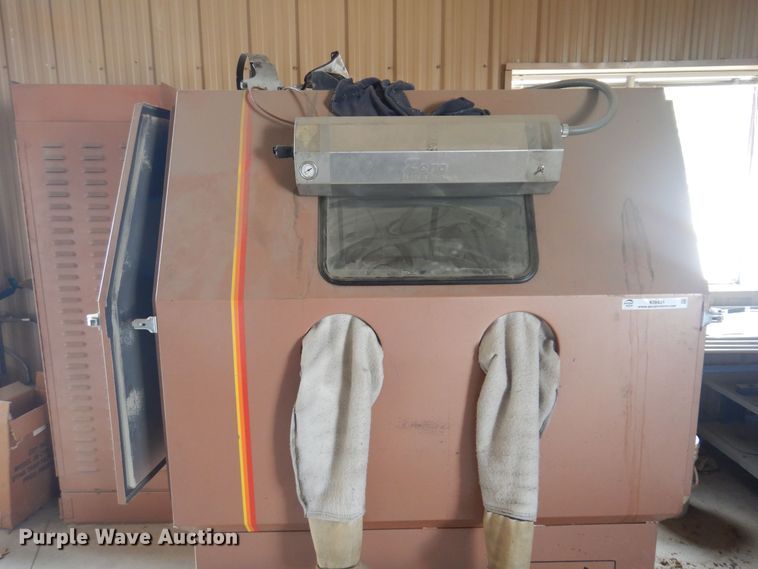 image for item KI9431 Zero Mfg. 200-4  sandblast cabinet