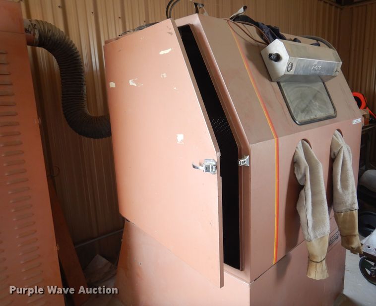 image for item KI9431 Zero Mfg. 200-4  sandblast cabinet