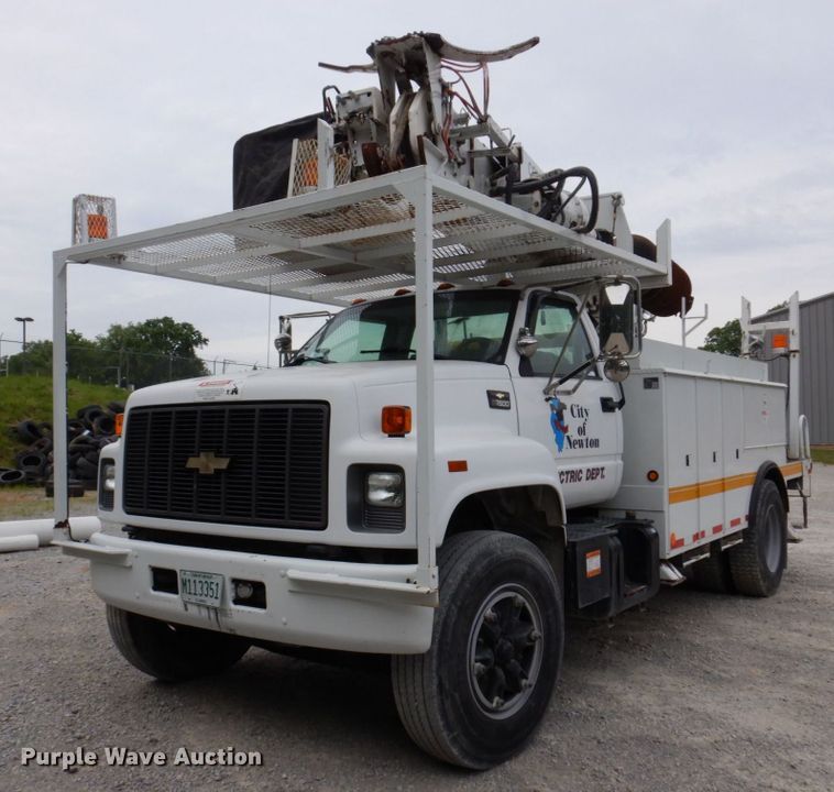 image for item KR9297 1998 Chevrolet C7500  digger derrick truck