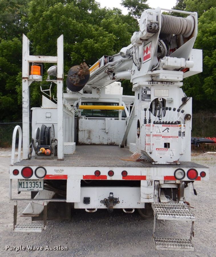 image for item KR9297 1998 Chevrolet C7500  digger derrick truck