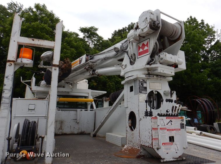 image for item KR9297 1998 Chevrolet C7500  digger derrick truck