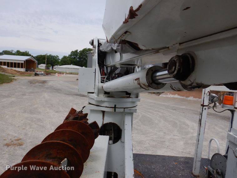 image for item KR9297 1998 Chevrolet C7500  digger derrick truck